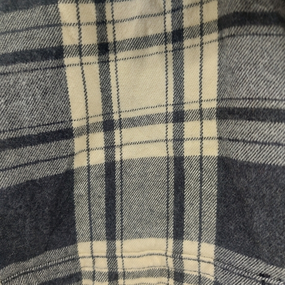 Carhartt Flannel Plaid Size Small Black Gray and Cream Button Front Shirt - Picture 3 of 6